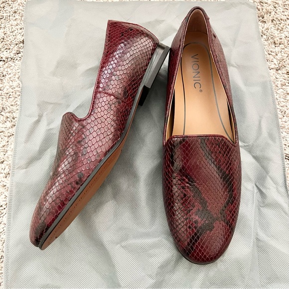 NEW Vionic Willa Red Snakeskin Boa leather almond toe flat loafers 8 slip on - Picture 1 of 5